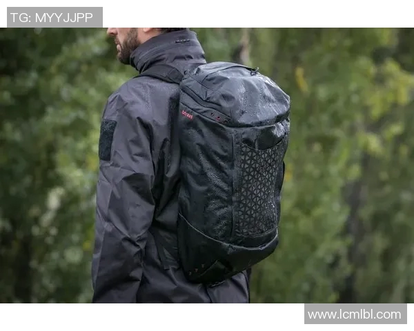 足球明星们的包子选择揭秘时尚与实用兼备的背包推荐